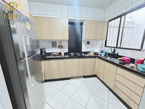 Aluga-se sobreloja próximo ao parque Buracão na Avenida São Domingos, 593 em Maringá-Pr.